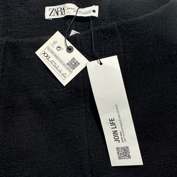 NWT. Zara Black Textured High-Waisted Midi Skirt with Jeweled Buttons Size XXL. - Picture 11 of 13